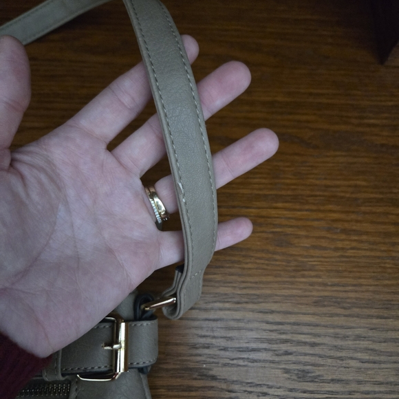 Beige / Stone Crossbody Multi-Pocket Bag | Adjustable Strap Everyday Neutral - Picture 7 of 12